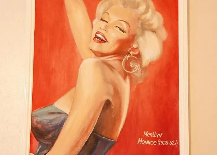 Monro - Heart Of Апартаменти